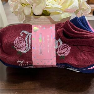 Juicy Couture Floral No Show Socks - Burgundy and Navy